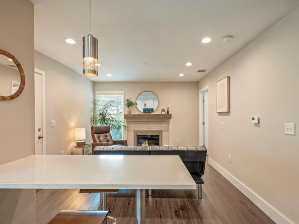 935 La Posada DR 148, Austin TX 78752