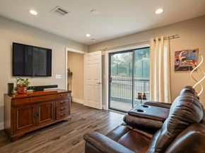 935 La Posada DR 148, Austin TX 78752