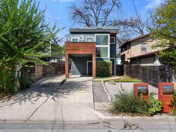 2514 E 4th ST