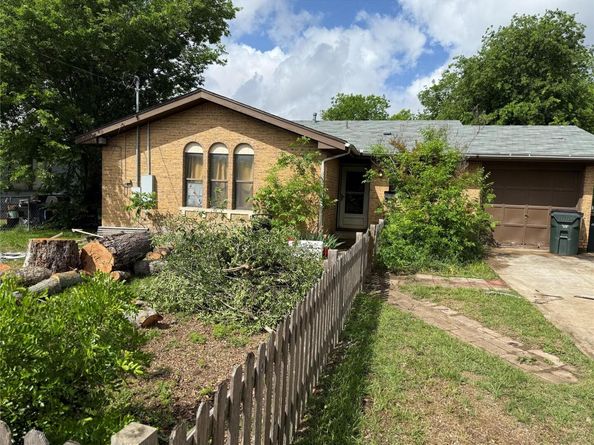 1704 S Walnut ST, Georgetown TX 78626