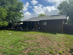 1704 S Walnut ST, Georgetown TX 78626