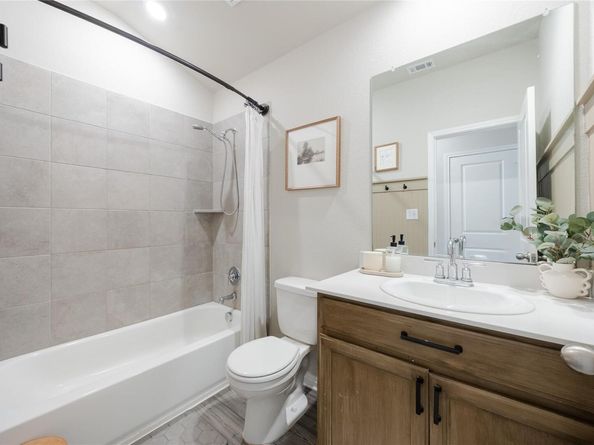 537 Loriner WAY, Liberty Hill TX 78642