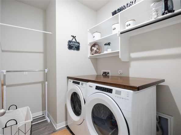 537 Loriner WAY, Liberty Hill TX 78642