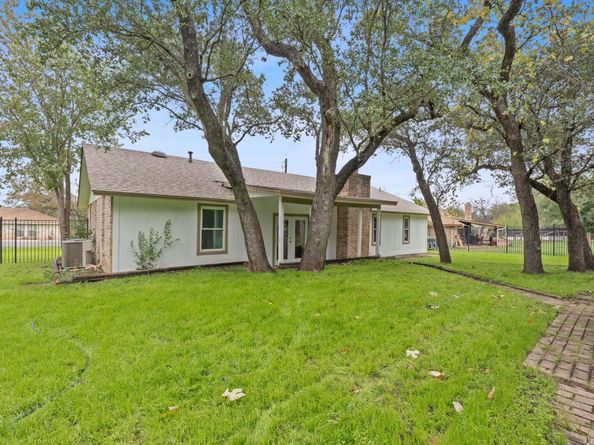 505 Meadowbrook DR, Georgetown TX 78628