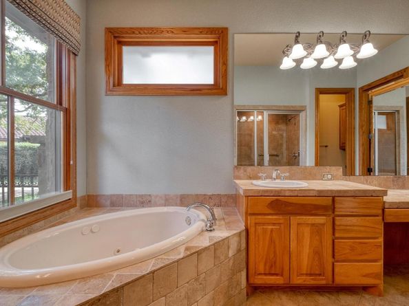 205 Flint Ridge TRL, Georgetown TX 78628