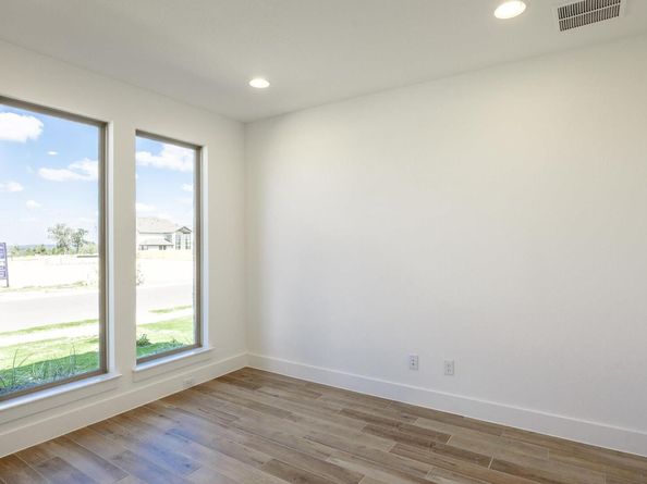 112 Maton WAY, Liberty Hill TX 78642