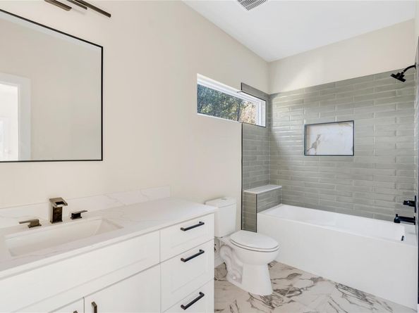 2309 Montopolis DR 7, Austin TX 78741