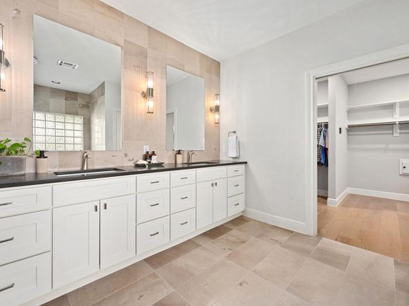 5300 N Scout Island CIR, Austin TX 78731