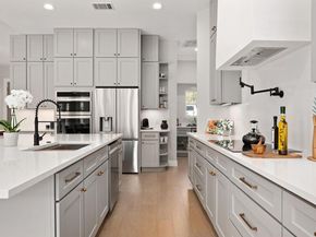 5300 N Scout Island CIR, Austin TX 78731