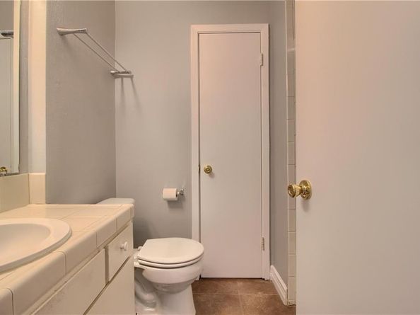 2122 Hancock DR 105, Austin TX 78756