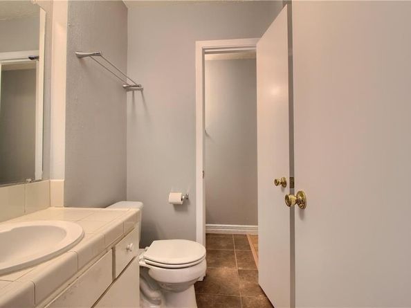 2122 Hancock DR 105, Austin TX 78756