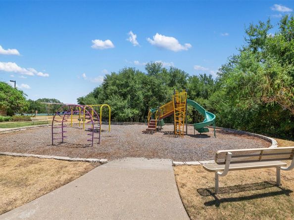713 Hummingbird LN, Leander TX 78641