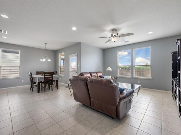 713 Hummingbird LN, Leander TX 78641