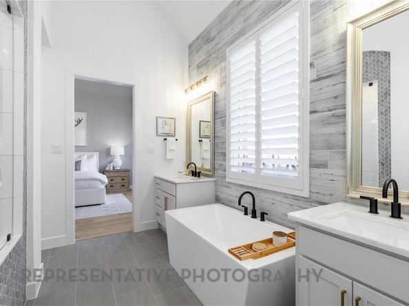 502 Irvine CIR, Liberty Hill TX 78642