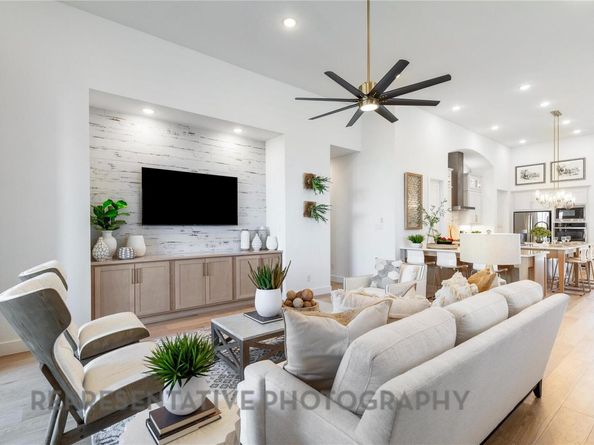 502 Irvine CIR, Liberty Hill TX 78642