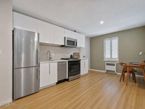 52 Lafayette Place 1F, Greenwich CT 06830