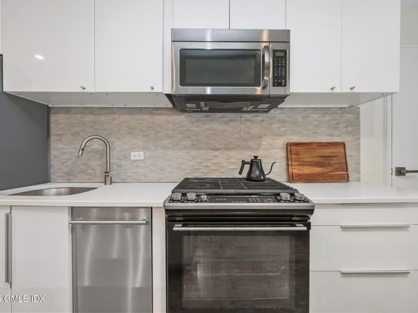 52 Lafayette Place 1F, Greenwich CT 06830
