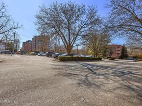 52 Lafayette Place 1F, Greenwich CT 06830