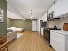 52 Lafayette Place 1F, Greenwich CT 06830