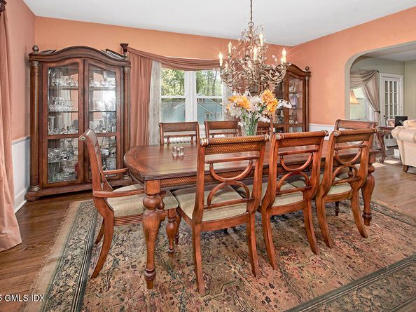 52 Center Drive, Old Greenwich CT 06870