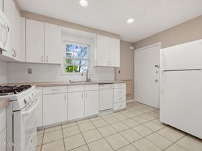 47 Valley Road B3, Cos Cob CT 06807