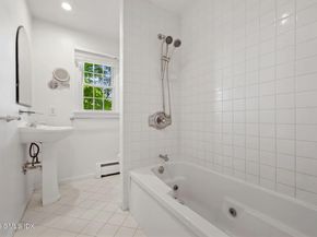 47 Valley Road B3, Cos Cob CT 06807