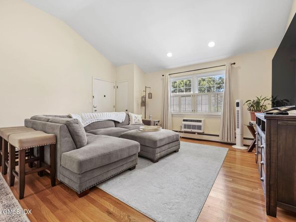 47 Valley Road B3, Cos Cob CT 06807