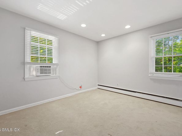 47 Valley Road B3, Cos Cob CT 06807