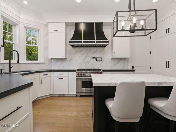 50 Sound View Drive 4N, Greenwich CT 06830