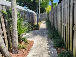 607 NE 7th Avenue NE, Delray Beach FL 33483