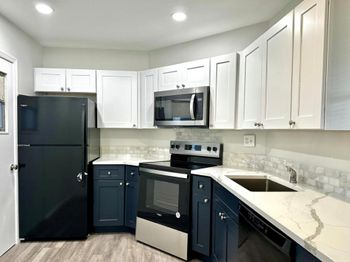 6 Greenway Village N