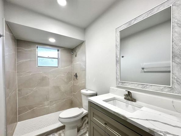 6 Greenway Village N 212, Royal Palm Beach FL 33411