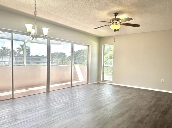 6 Greenway Village N 212, Royal Palm Beach FL 33411