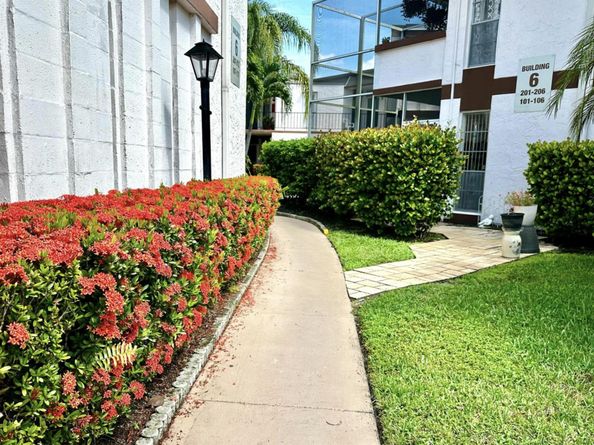 6 Greenway Village N 212, Royal Palm Beach FL 33411