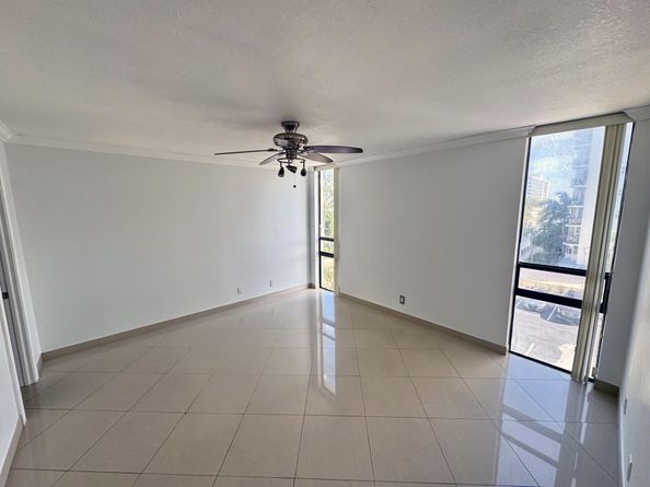 4800 Bayview Dr 406, Fort Lauderdale FL 33308