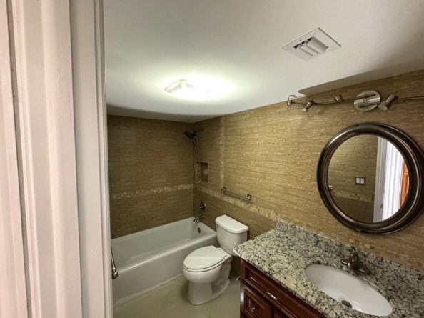 4800 Bayview Dr 406, Fort Lauderdale FL 33308