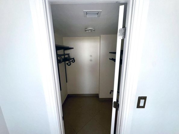 4800 Bayview Dr 406, Fort Lauderdale FL 33308