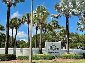 1422 W Meadows Circle