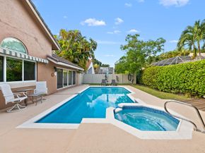 608 Misty Oaks Ln, Pompano Beach FL 33069