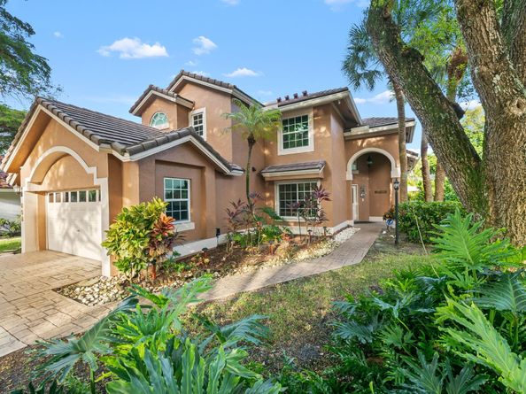 608 Misty Oaks Ln, Pompano Beach FL 33069