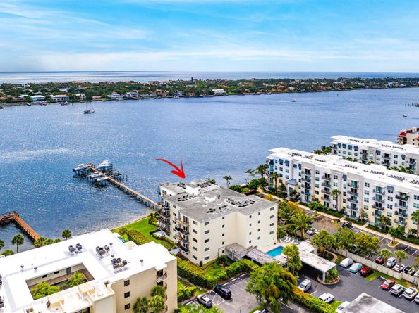 1206 S Lake Drive 203, Lantana FL 33462