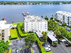 1206 S Lake Drive 203, Lantana FL 33462