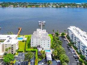 1206 S Lake Drive 203, Lantana FL 33462