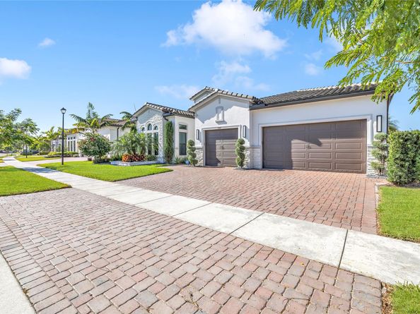 7947 E Juniper Dr, Parkland FL 33067