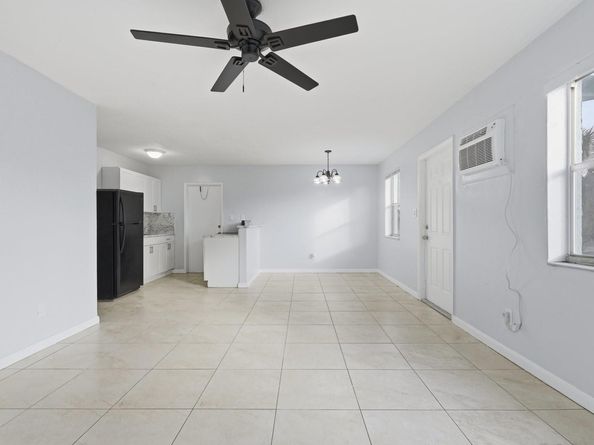 533 NW 15th Way, Fort Lauderdale FL 33311