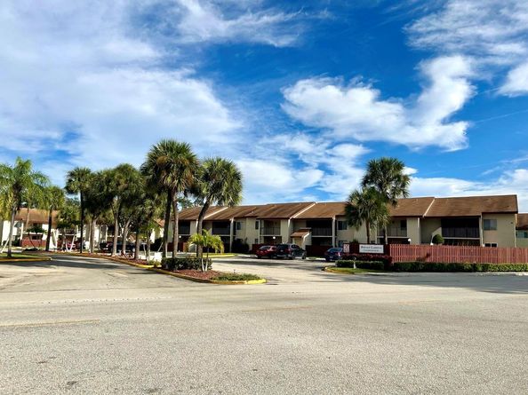 7931 Southgate Blvd E8, North Lauderdale FL 33068