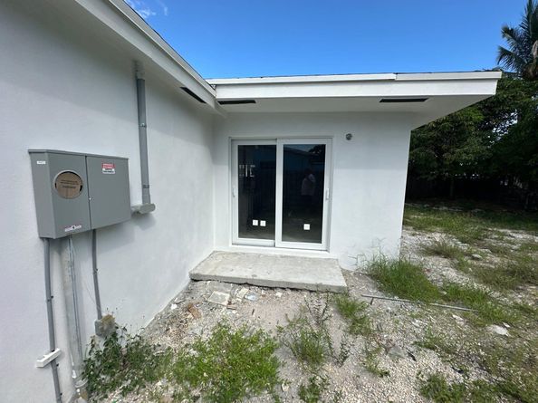 216 NE 26th St, Pompano Beach FL 33064