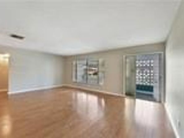 8610 NW 57th Pl, Tamarac FL 33321