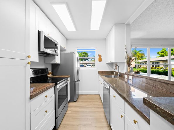1025 S Dr B, Delray Beach FL 33445
