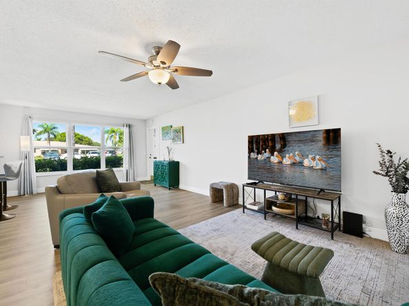 1025 S Dr B, Delray Beach FL 33445